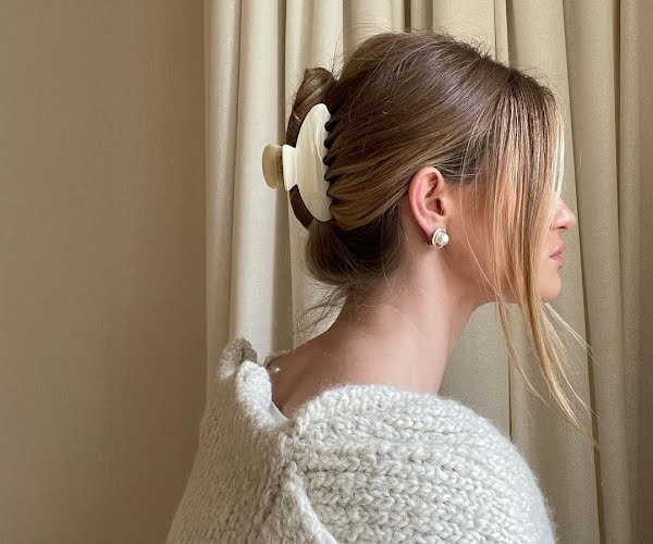 Hair claws, the ’90s hair accessory, are back to solve your hair problems