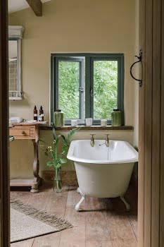 Filled with seaweed from the beach and Joan’s own blend of essential oils and salts, the Wilson’s Yard bath is the perfect place to while away time. Photography by Shantanu Starick, Styling by Ciara O'Halloran