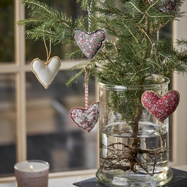 Hanging hearts, €1.98 each