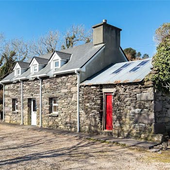 This charming cottage near Kenmare Bay is on the market for €285,000